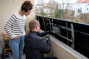 Optimierung von Balkonsolar-Wechselrichtern: Tipps & Tricks [Bildinhalt mit KI erstellt]