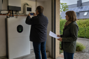 Ist eine Versicherung für PV-Anlage mit Speicher sinnvoll? ☀️ [Bildinhalt mit KI erstellt]
